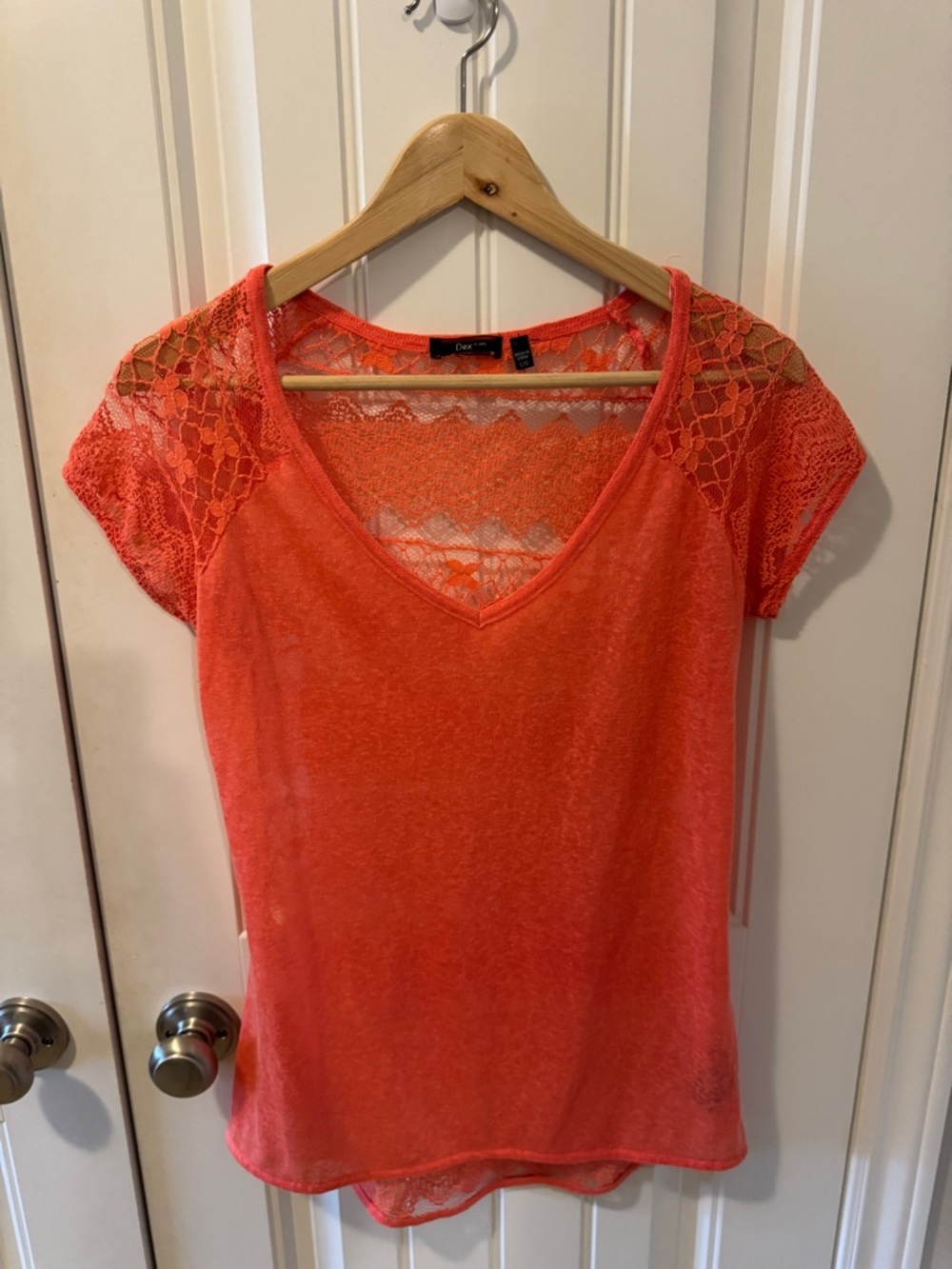 Dex Coral Lace-Trim V-Neck Short Sleeve Top